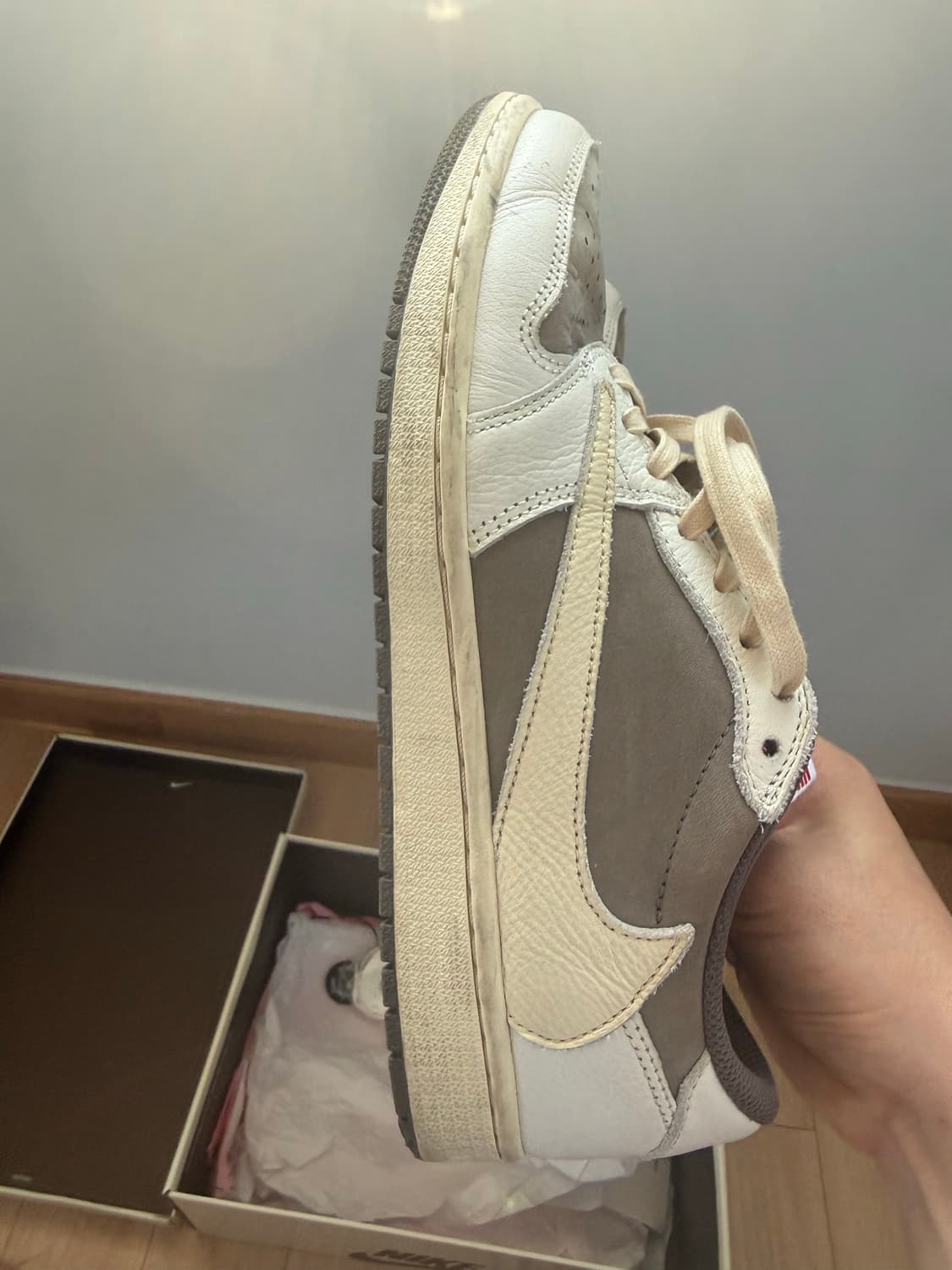 나이키 트레비스 스캇 조던 1  리버스 모카 270 상품이미지1