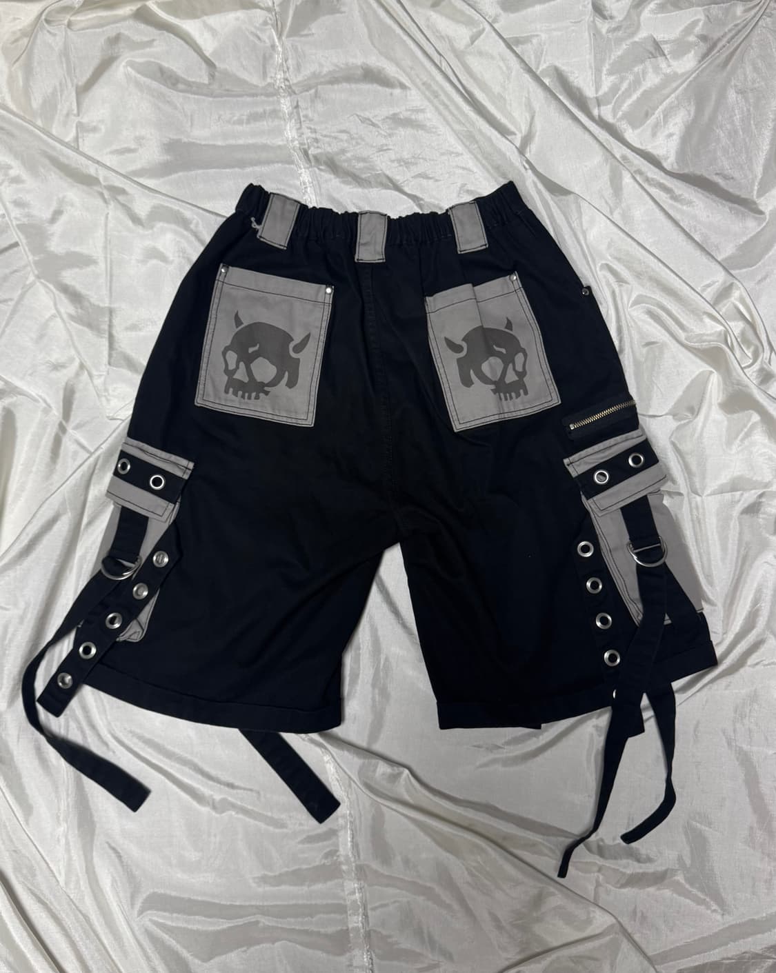 Backside devil's mask two-shot half pant 상품이미지3