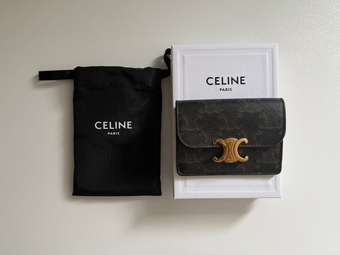 셀린느 트리옹프 캔버스 플랩 카드 지갑 홀더 상품이미지1