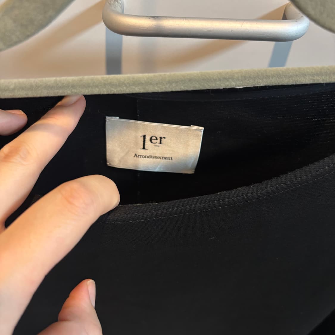 1er Arrondissement 일본제 블랙 컷아웃 반팔 상품이미지4