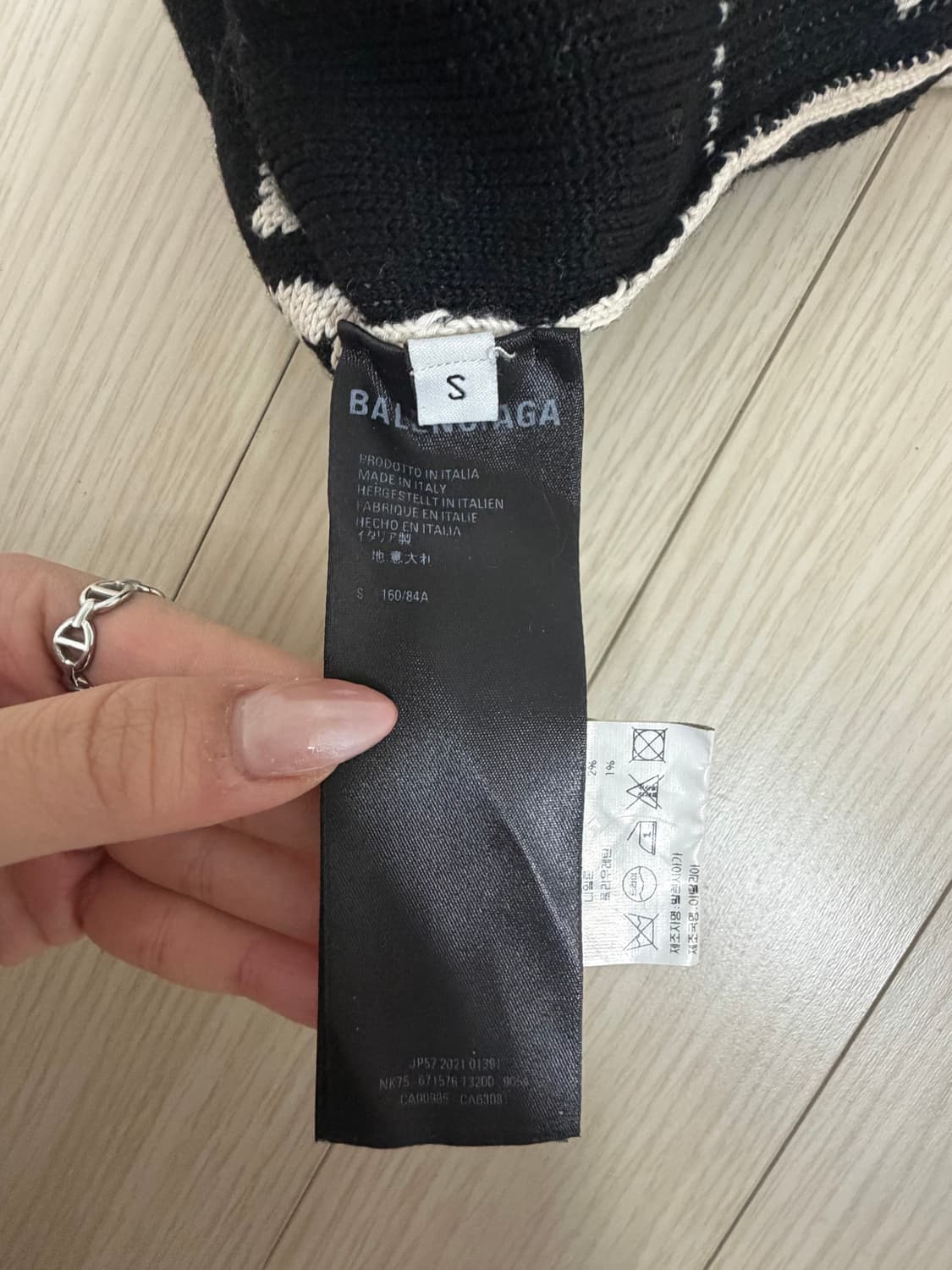 발렌시아가 올오버 자카드 로고 코튼울 크롭 니트 상품이미지7