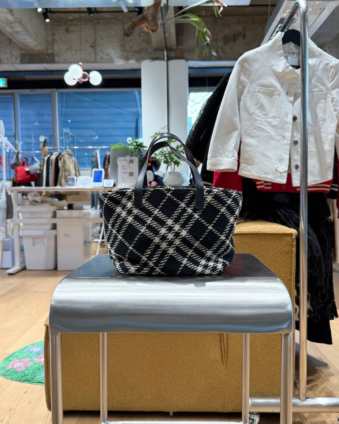 버버리 블랙 화이트 노바체크 울 토트백  상품이미지1