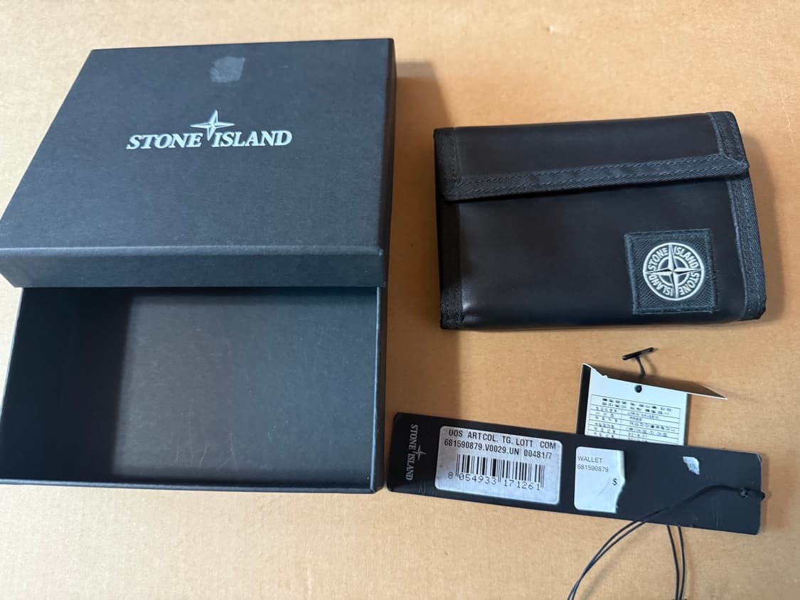 스톤아일랜드 리플렉티브 패널 벨크로 소가죽 지갑 상품이미지1