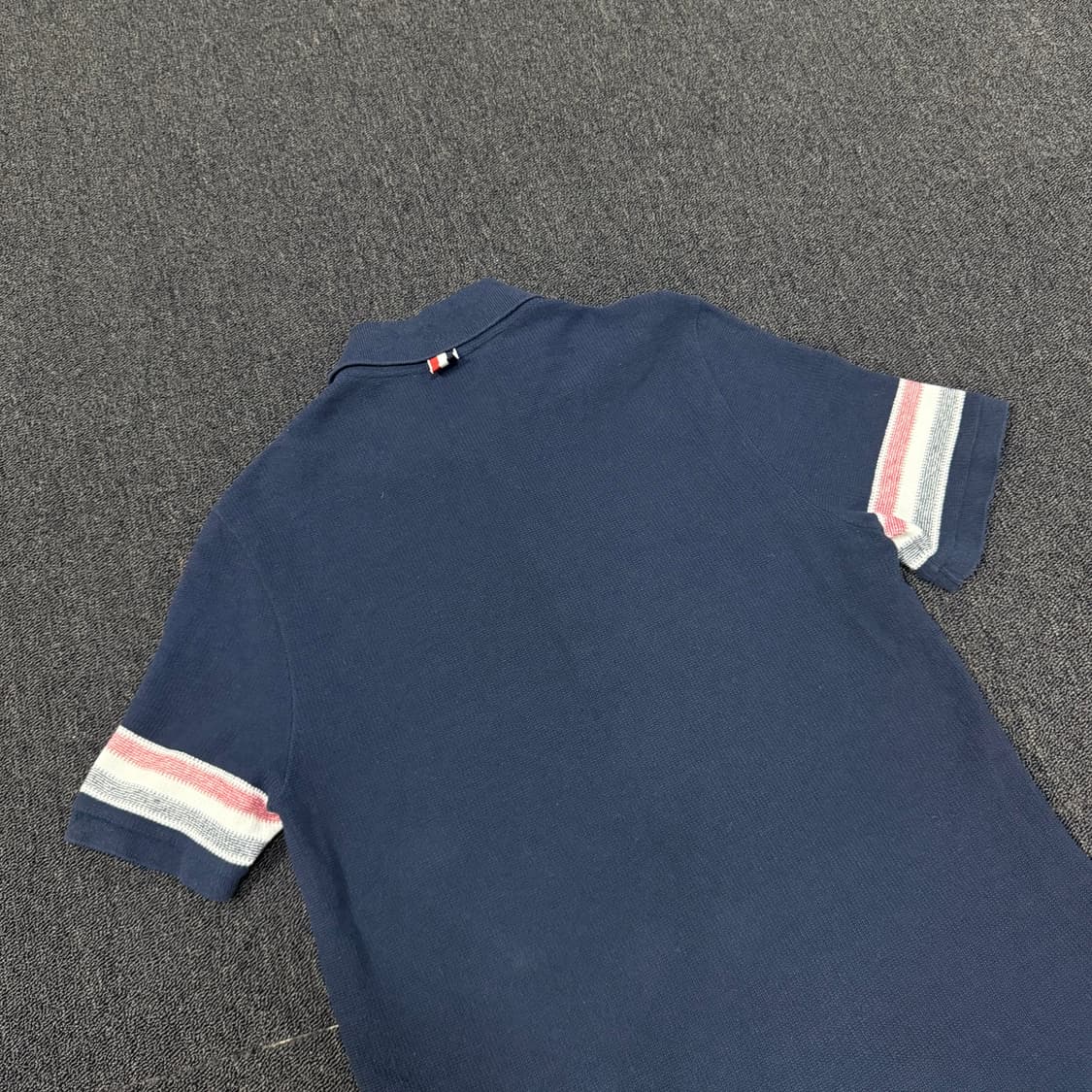 톰브라운 니트 카라 반팔티 상품이미지5