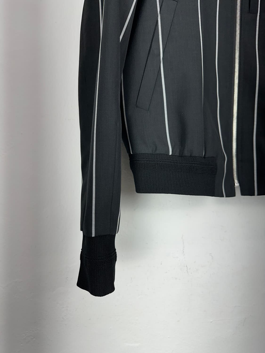 Juun.J Pinstripe Pleated Bomber Jacket 상품이미지5