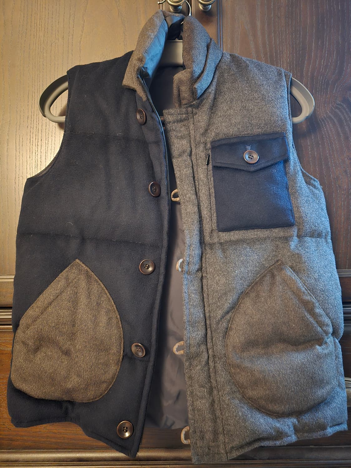 슈가케인 캐시미어,울 후드틸부착 패딩조끼입니다. 상품이미지1