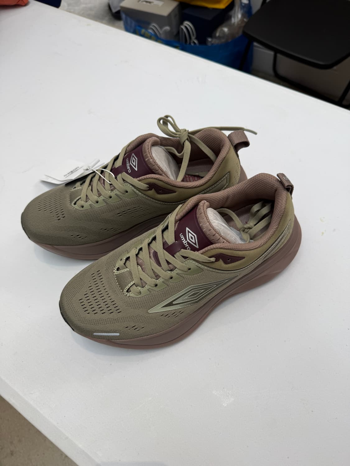 엄브로런닝화260사이즈 상품이미지2