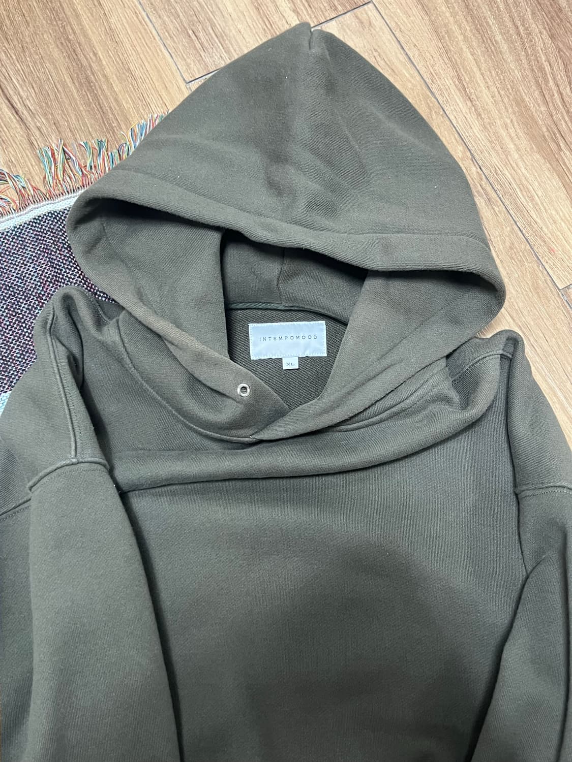 인템포무드 카키색 후드티 상품이미지2