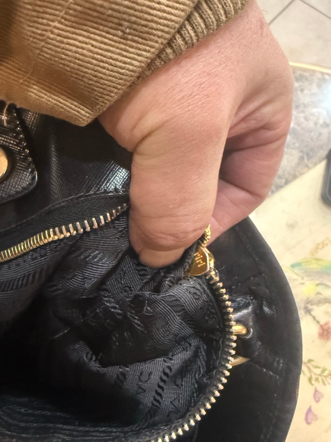 정품 프라다 나일론 토트백 팝니다 상품이미지9