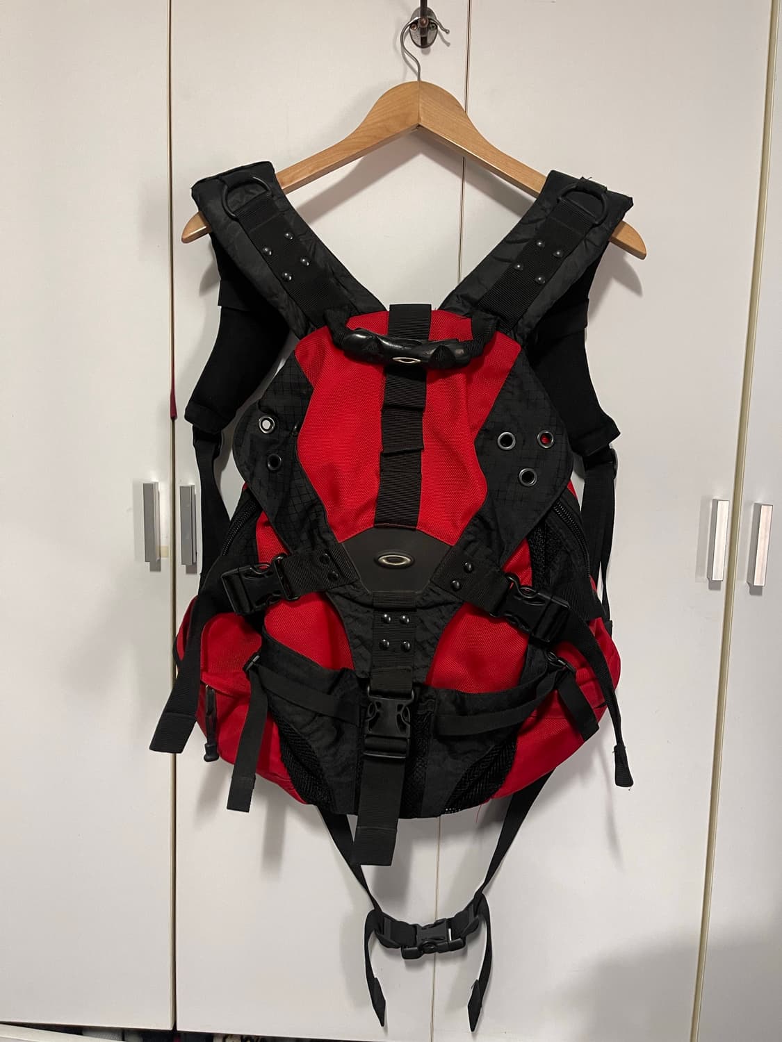 오클리 백팩 레드/블랙 상품이미지1