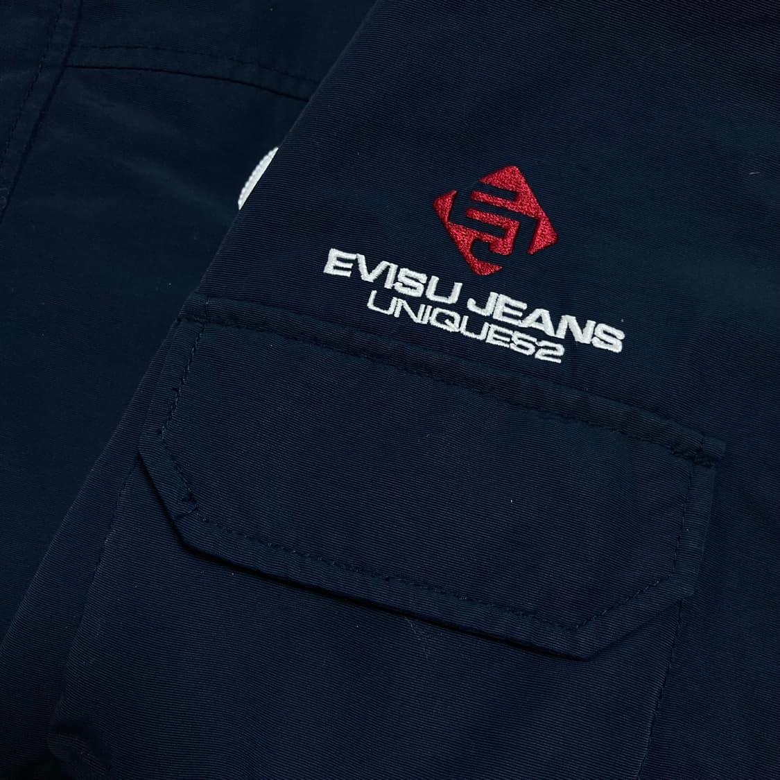 에비수 스몰 로고 네이비 바람막이 점퍼 상품이미지3