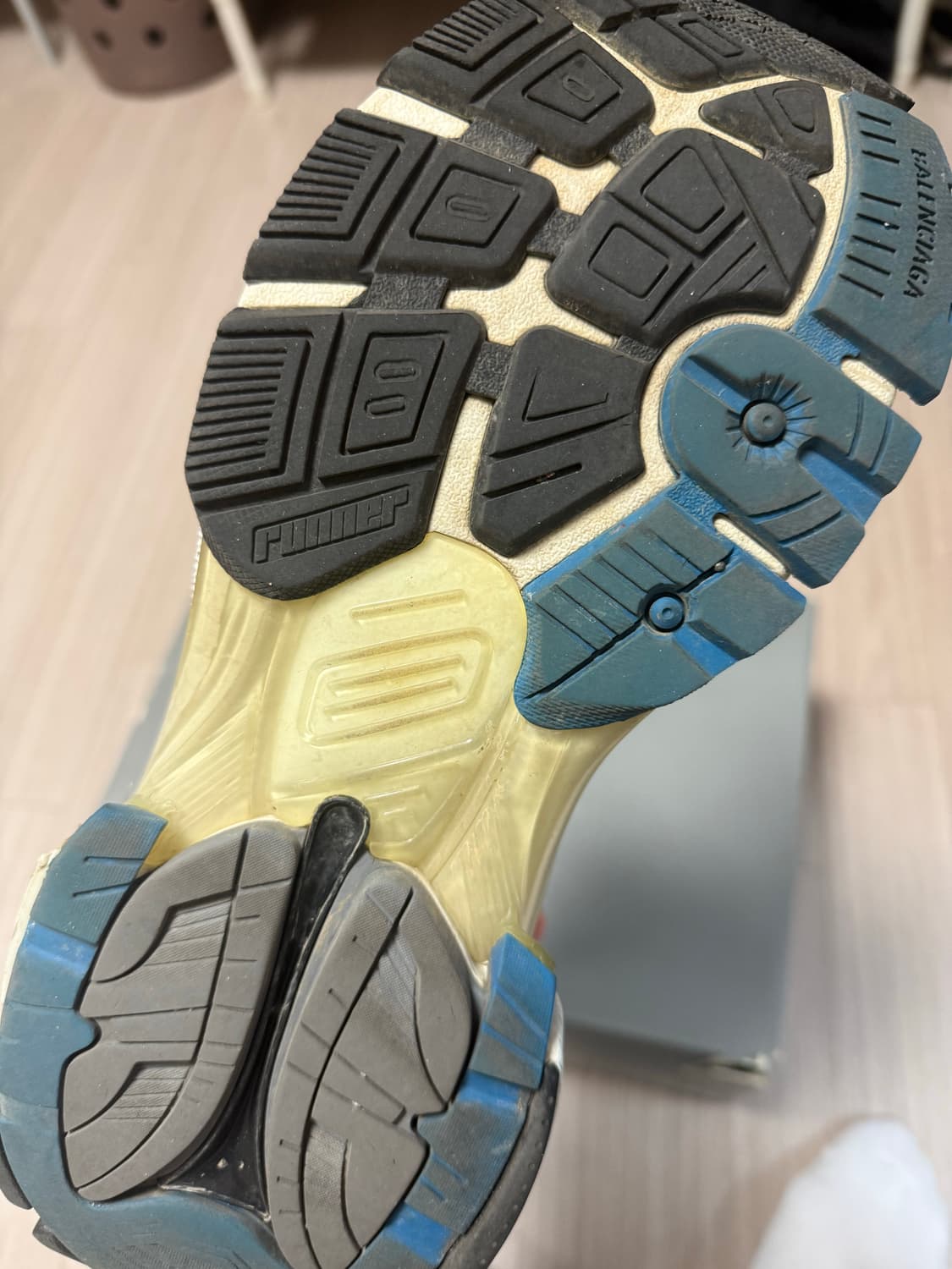 발렌시아가 러너 43사이즈 판매합니다 상품이미지4