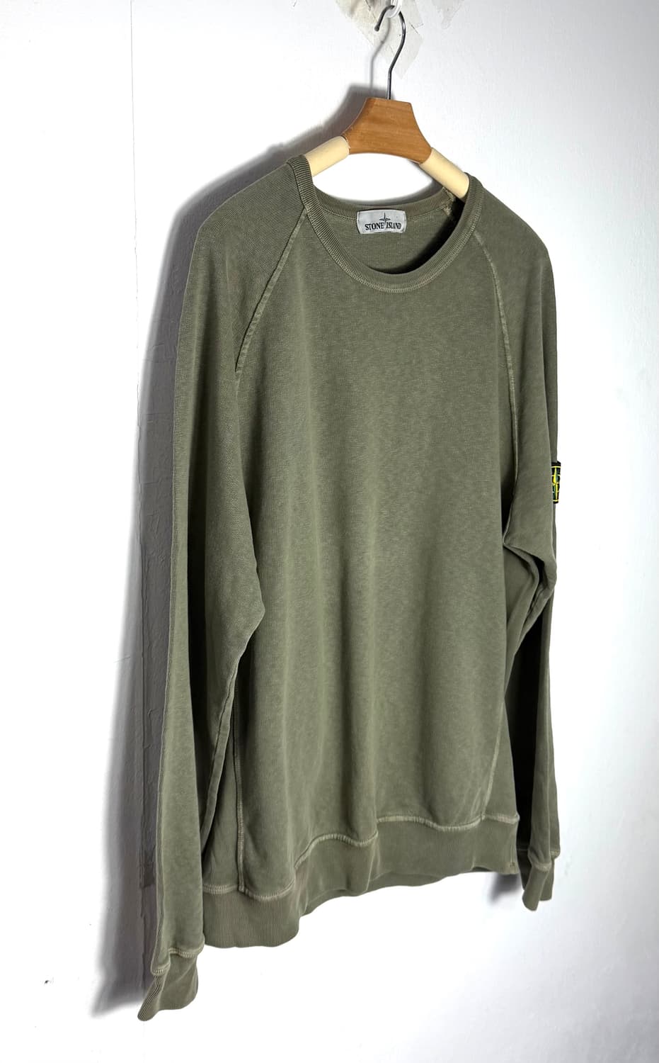 스톤아일랜드 스톤맨투맨 스톤아일랜드맨투맨 스톤와펜 스톤아일랜드와펜 상품이미지1