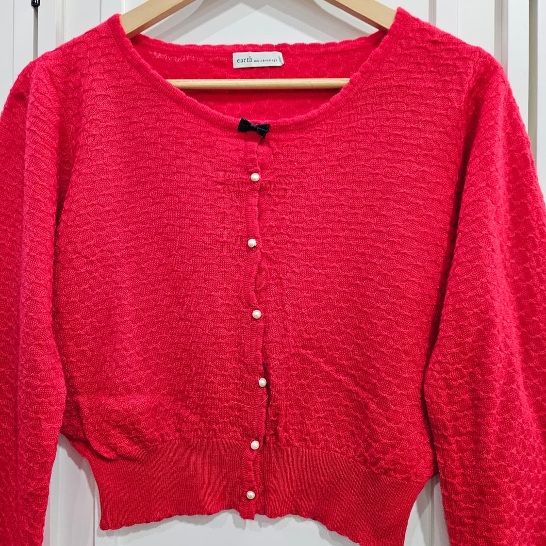 earth music&ecology 레드 크롭 가디건 상품이미지2