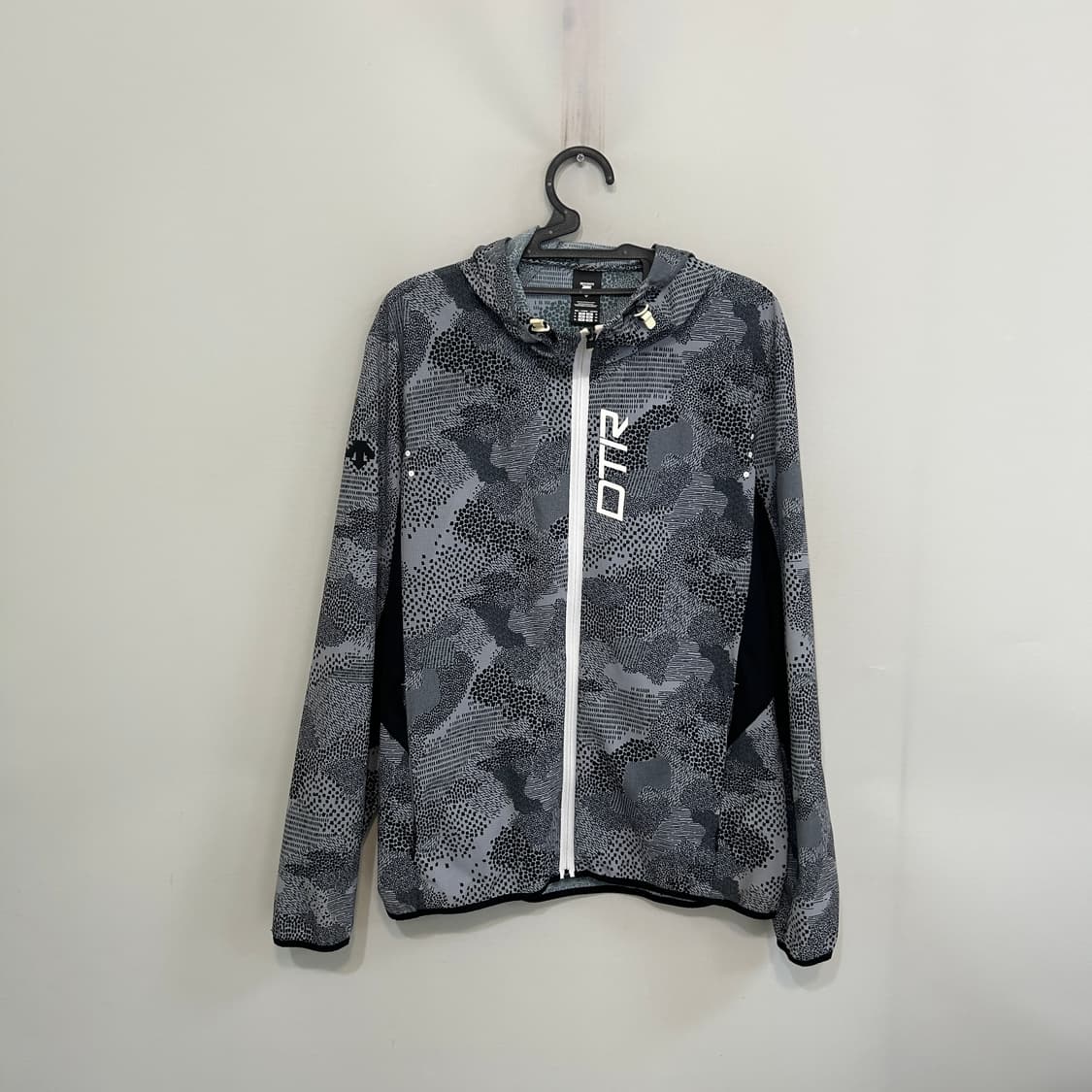 데상트 남성 바람막이 105 상품이미지1