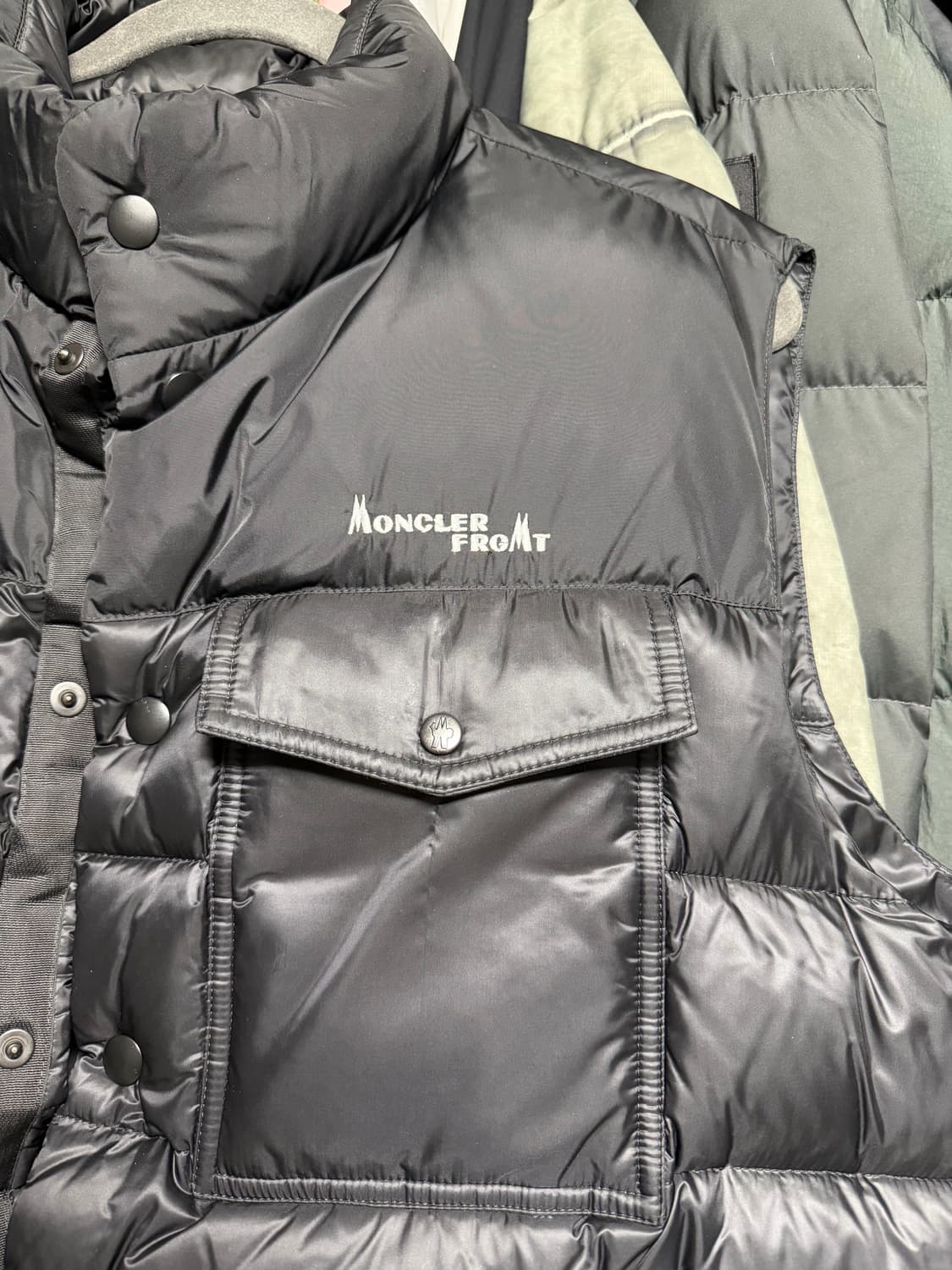 [3] 몽클레어 x 프라그먼트 패딩 조끼 베스트 상품이미지2