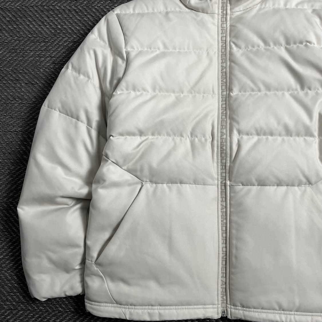 언더아머 사이드 패치 로고 덕 다운 패딩 점퍼 아이보리 o 4312 상품이미지3