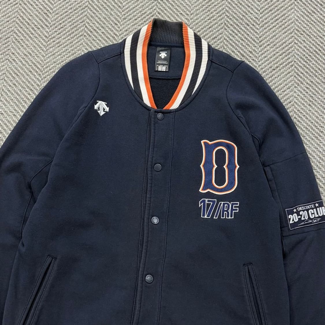 데상트 올드스쿨 바시티 자켓 v2705 상품이미지3