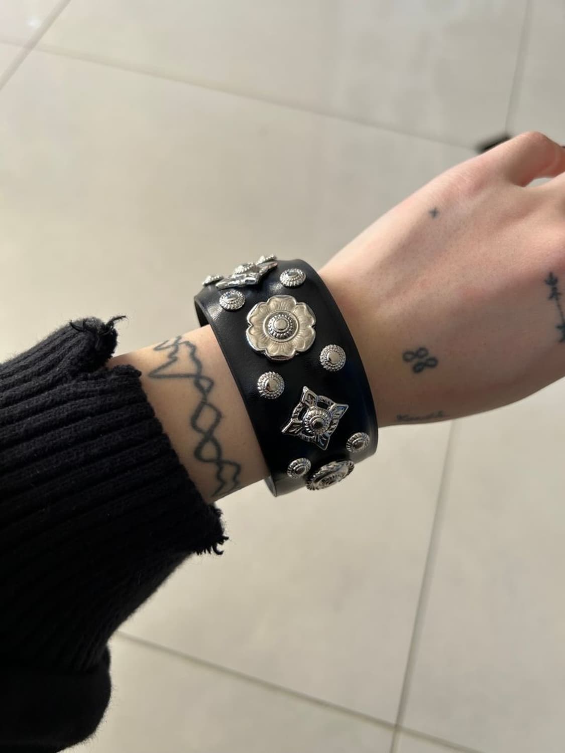 LEATHER ROLL BANGLE 가죽 롤뱅글 상품이미지1