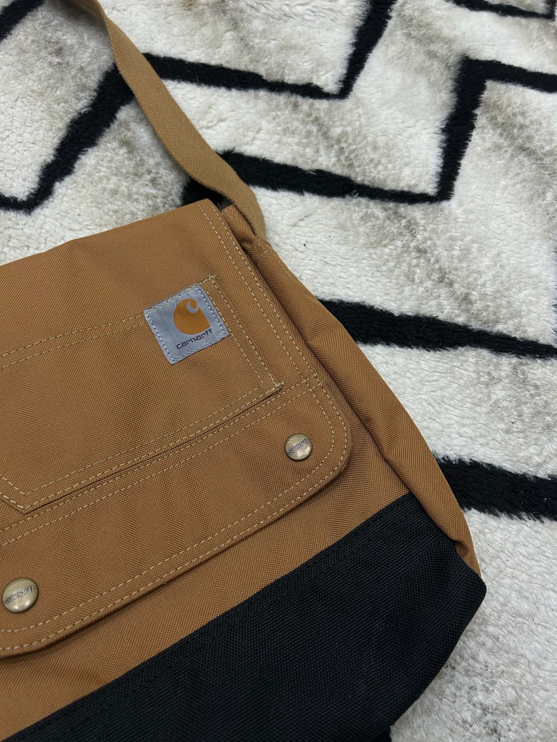 칼하트 크로스 바디백/브라운 상품이미지1