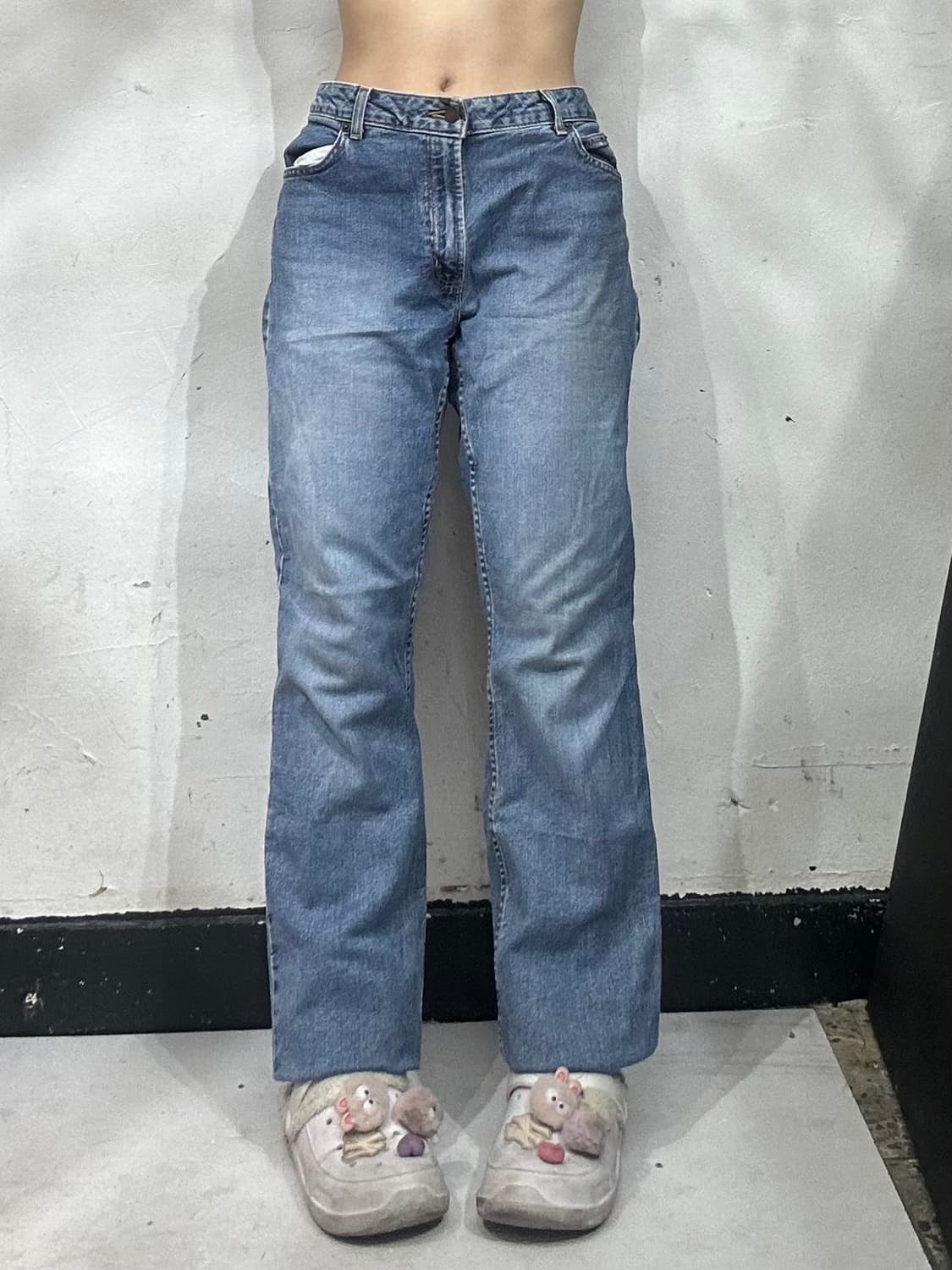 갭 부츠컷 플레어진 연청 데님 팬츠  상품이미지2