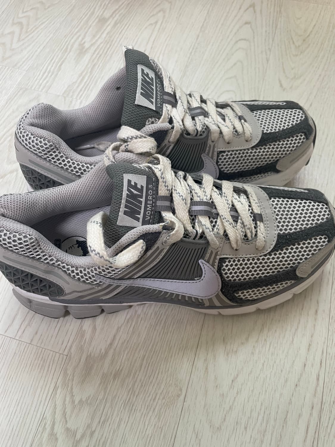 나이키 줌 보메로5 아이언오어 255 상품이미지3