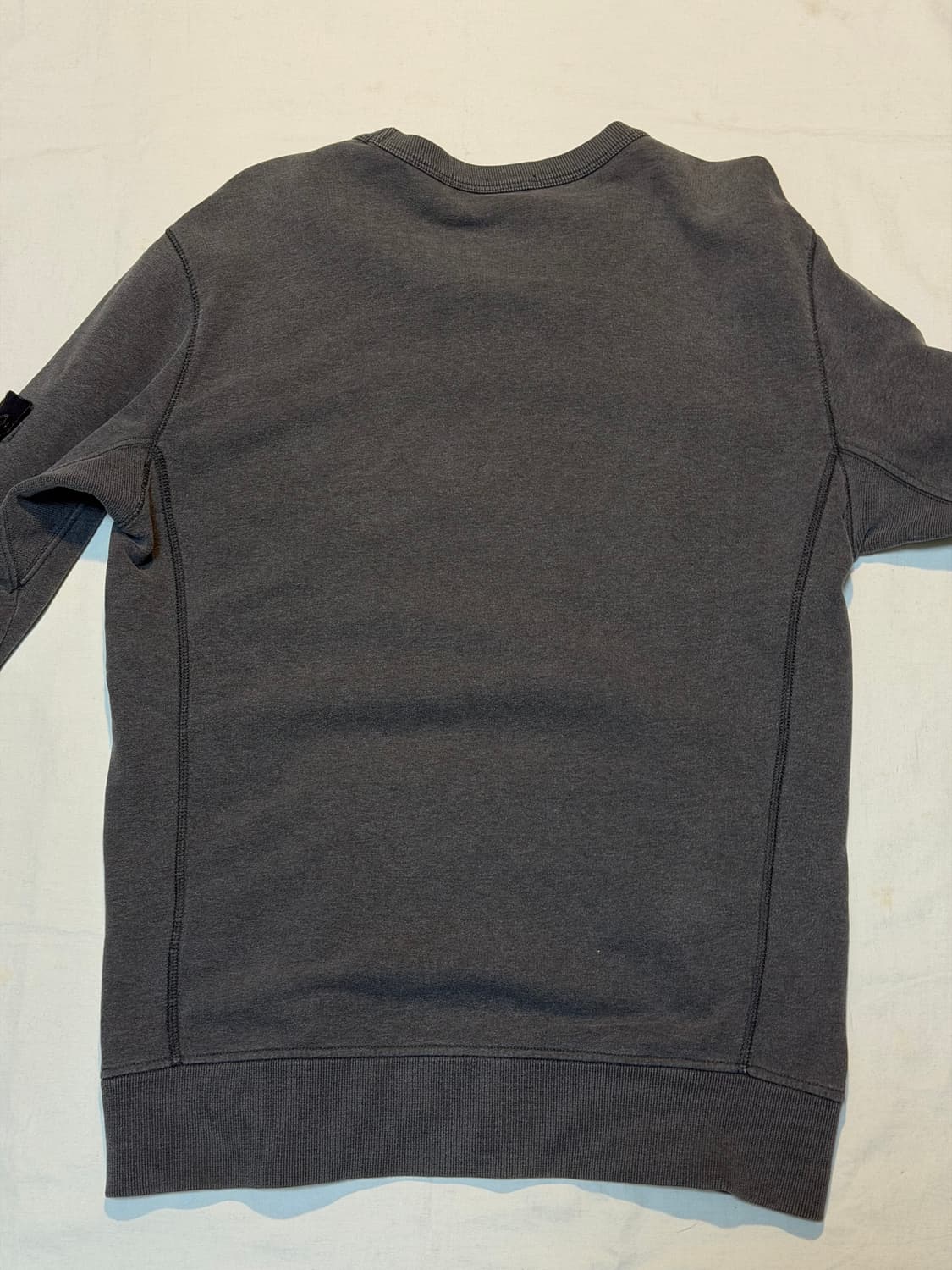 스톤아일랜드 17FW 맨투맨 스웻셔츠 그레이 상품이미지3