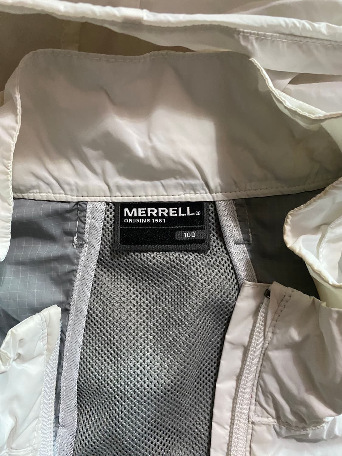 MERRELL 경량 화이트 바람막이 100 상품이미지2
