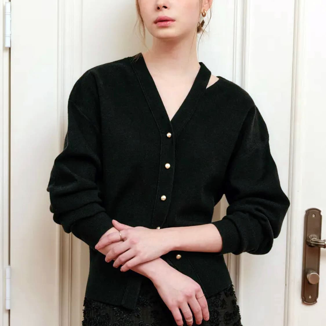 룩캐스트(LOOKCAST) 마리 컷아웃 가디건 프리사이즈 상품이미지2