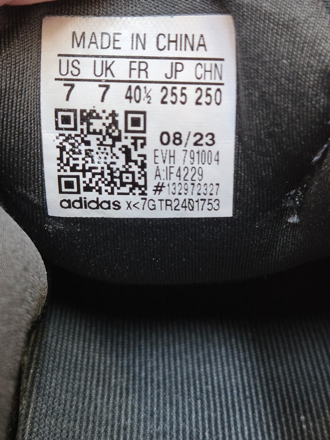 아디다스 패딩 슬립온 255사이즈 블랙 색상입니다. 푹신하고 가벼워서 실 상품이미지5