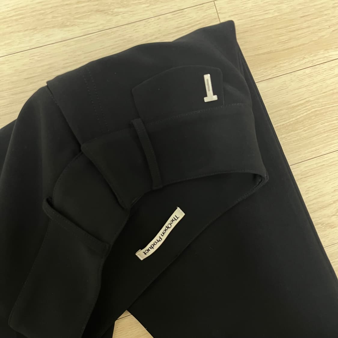 더오픈프로덕트 로고 플랩 슬랙스 블랙 상품이미지4