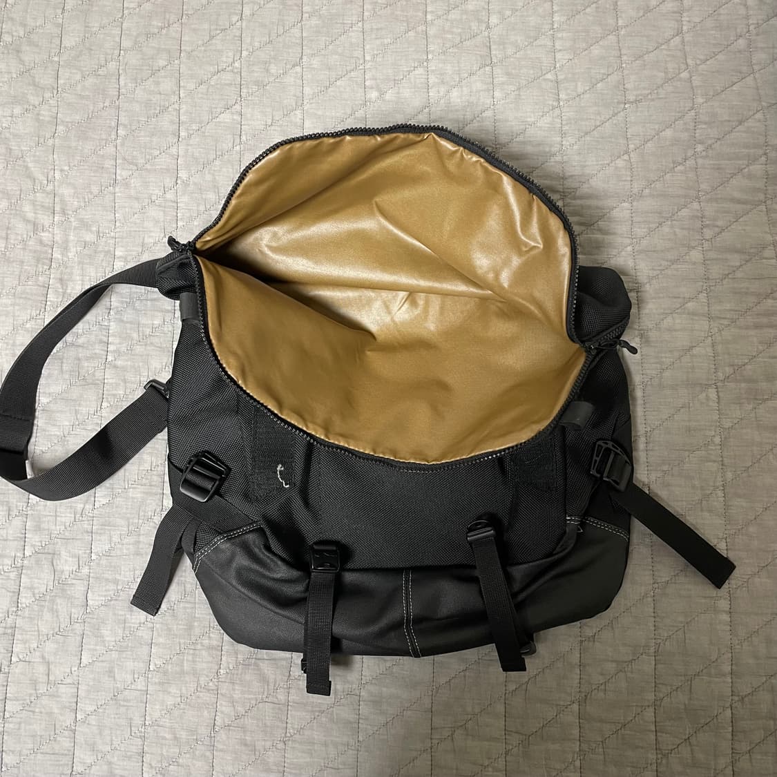 [공용] 브라운브레스 STRIVE MESSENGER BAG 크로스백 가방 상품이미지5