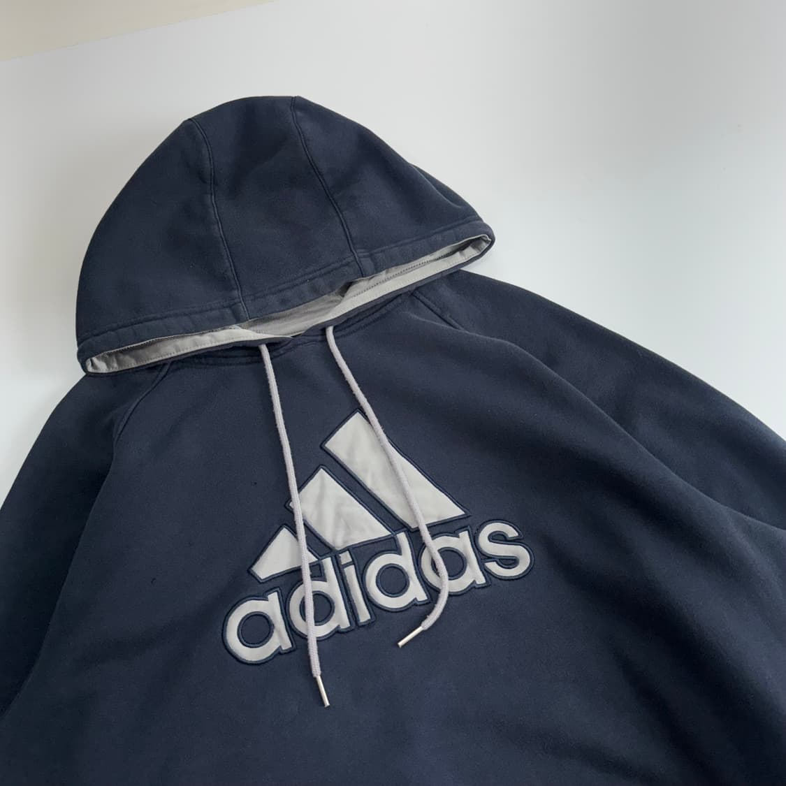 Adidas 아디다스 그레이 삼각로고 네이비 후드티 상품이미지4