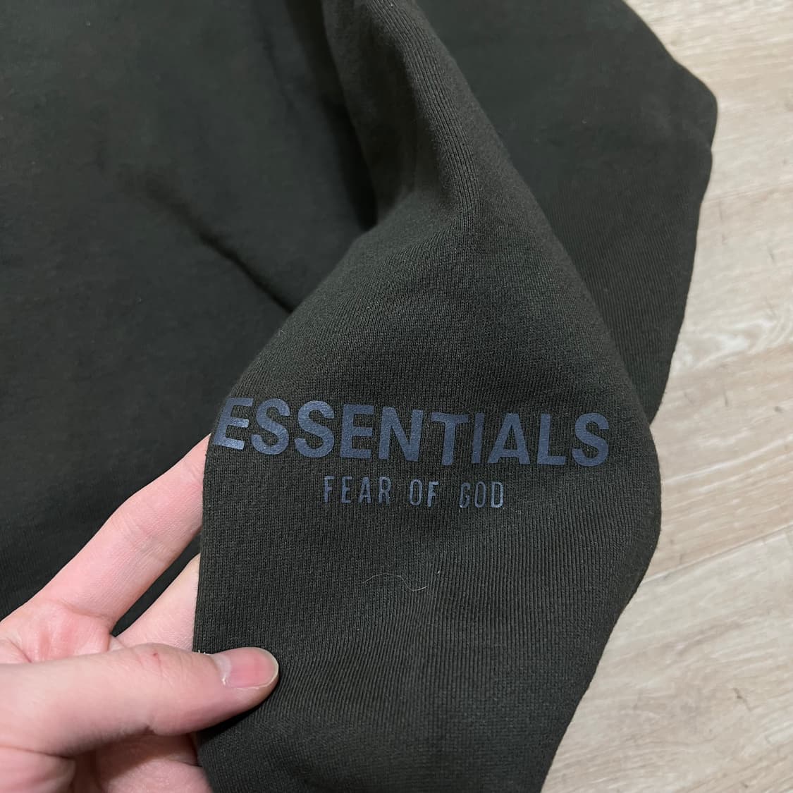 피어오브갓 에센셜 빅로고 프린팅 맨투맨 티셔츠 [다크 카키] M/95 상품이미지4