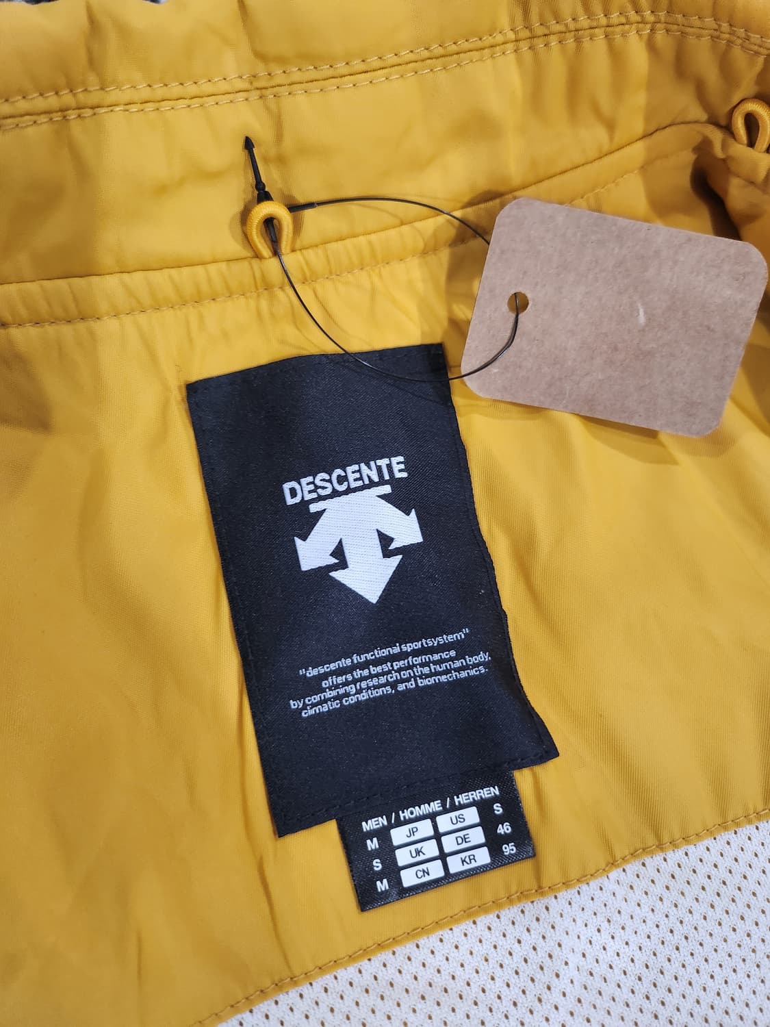 데상트 옐로우 경량 자켓 M 상품이미지4