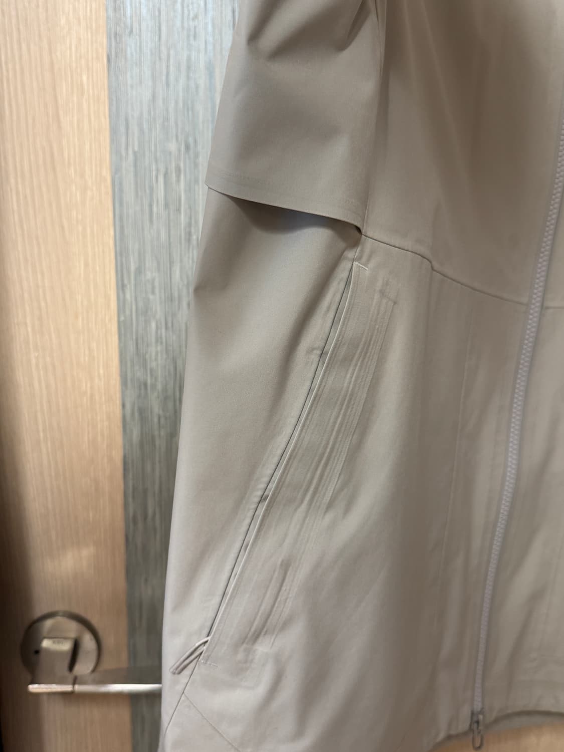 룰루레몬 바람막이 윈드브레이커 베이지 M 상품이미지3