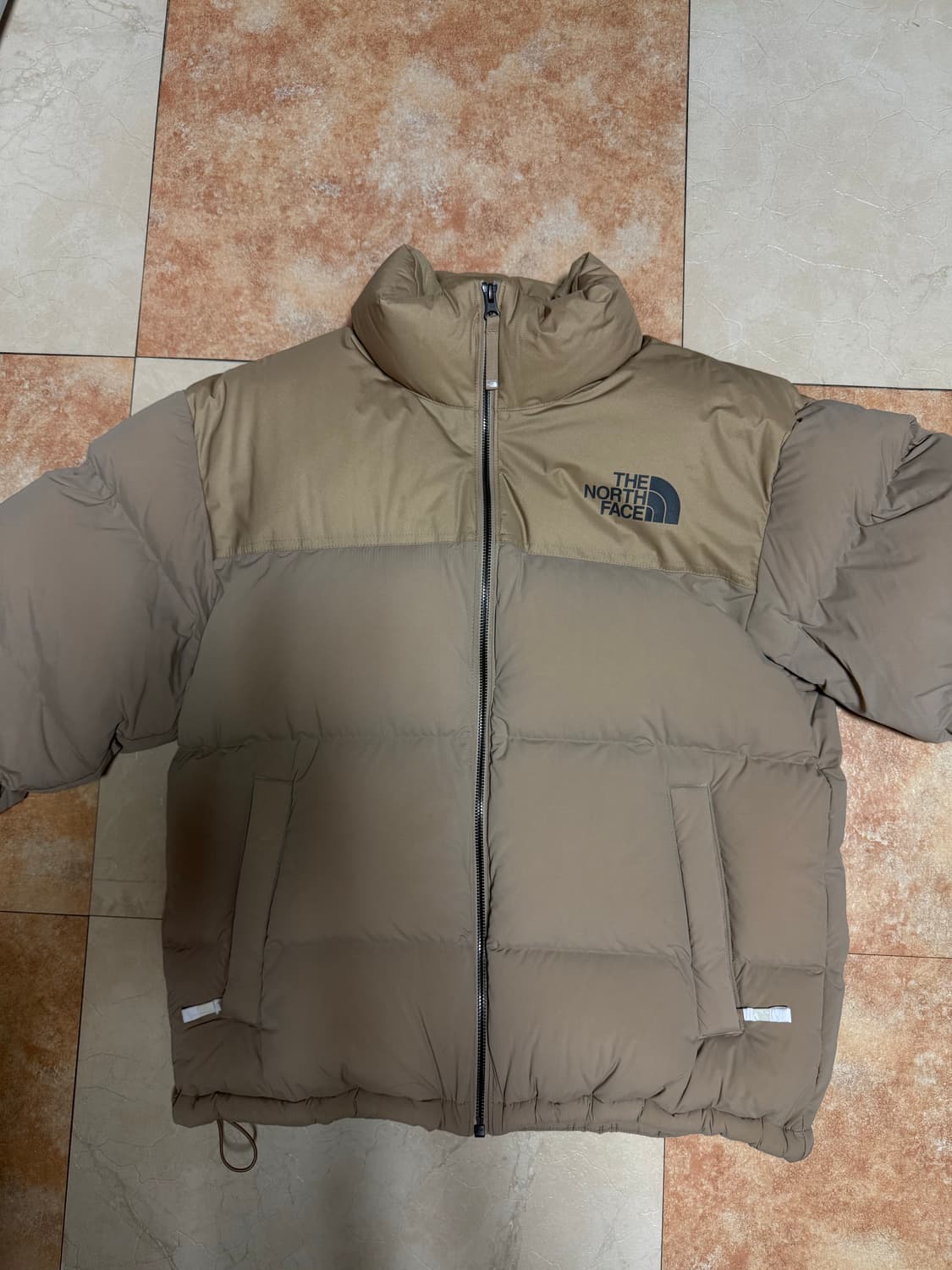 노스페이스 다운 패딩 베이지 판매합니다 상품이미지2