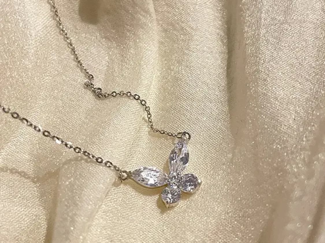 그라프 스타일 모이사나이트 나비 목걸이 상품이미지1