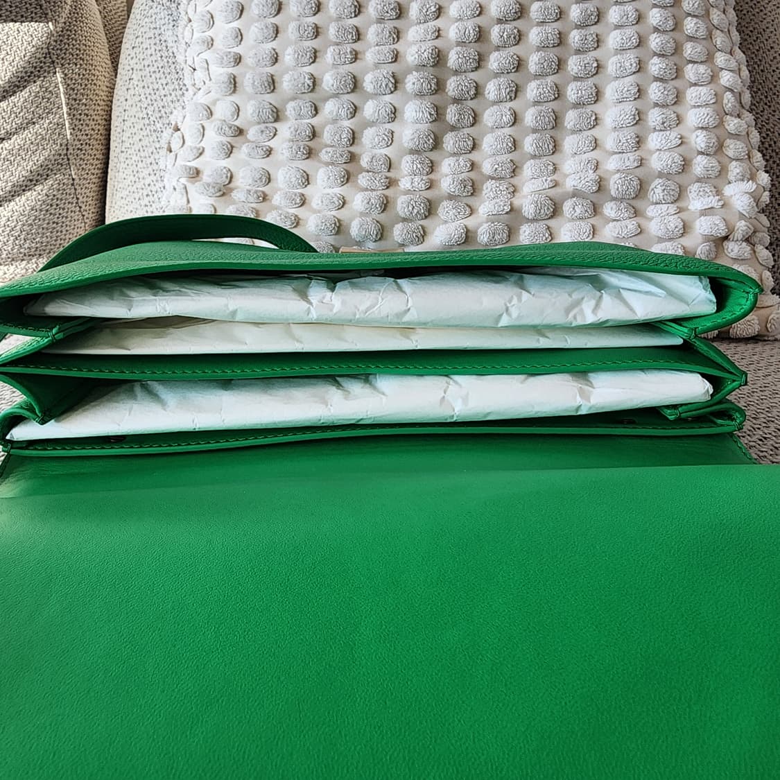 미사용 보테가베네타 엔벨롭 마운트 볼드 숄더백 미디움 패러킷 그린 상품이미지8