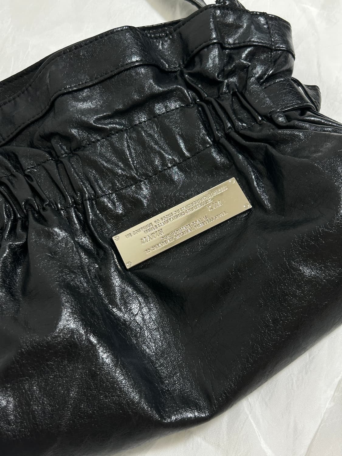 마뗑킴 포우 레더 씨쉘 미니백 블랙 상품이미지2