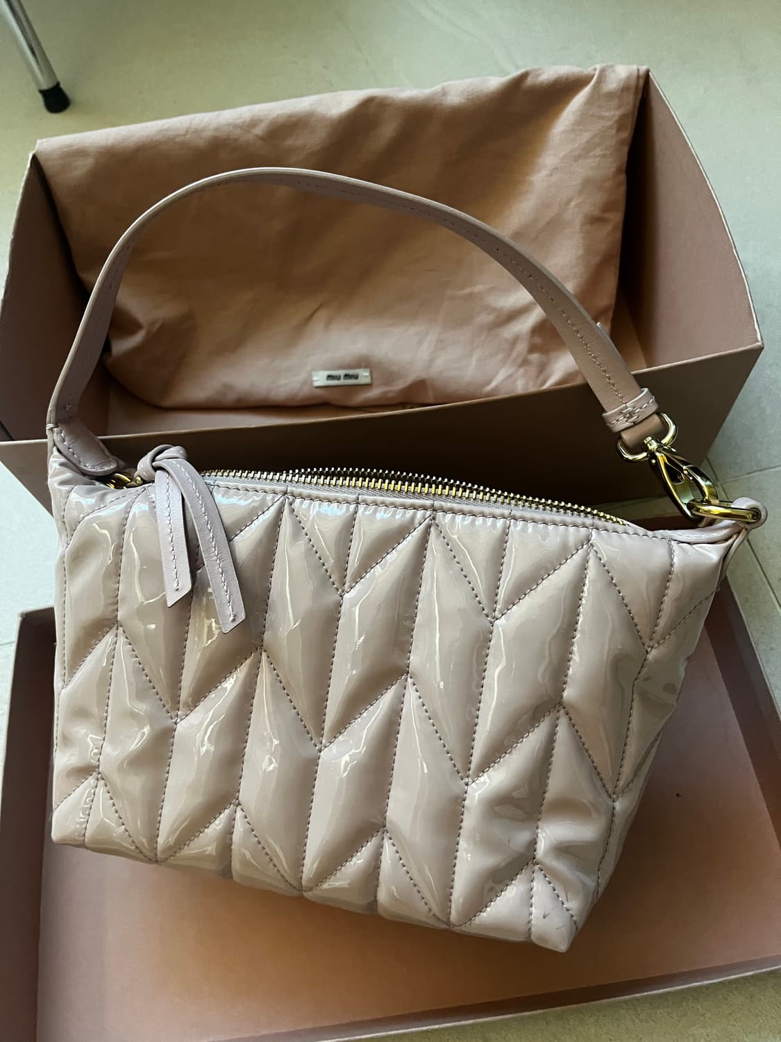 미우미우 마테라쎄 스피릿 시레백 상품이미지4