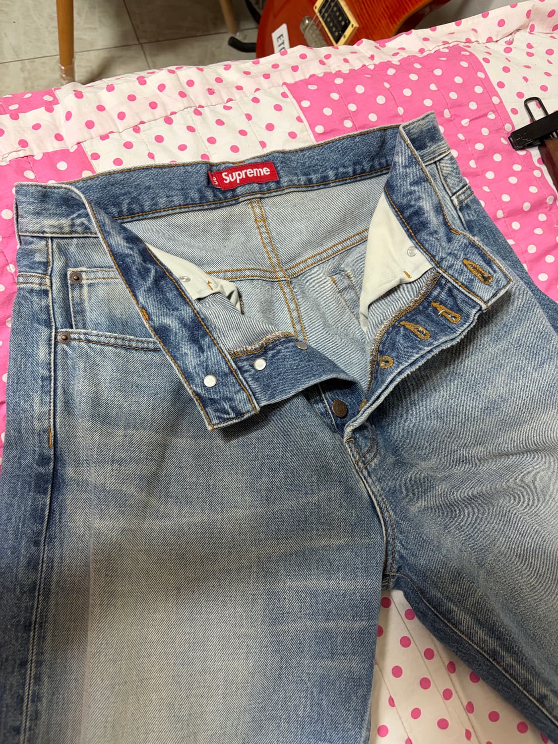 슈프림 디스트레스드 진 24ss 상품이미지3