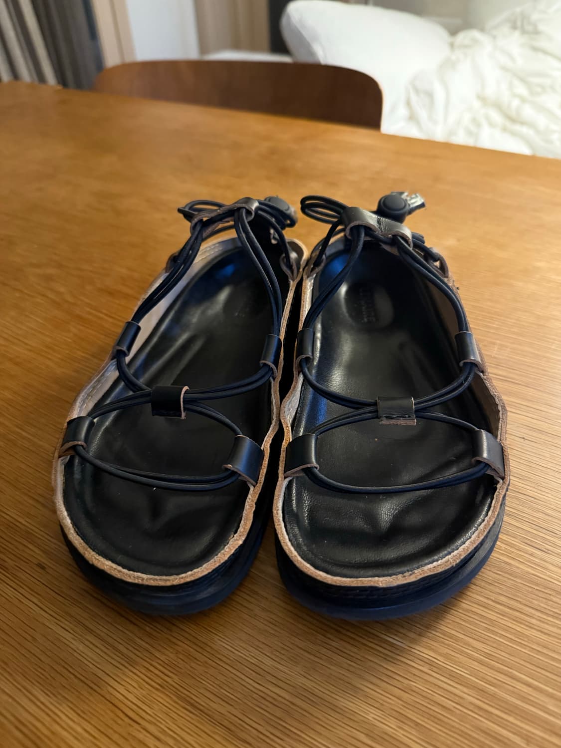 르메르 샌들 37사이즈입니다. 상품이미지2