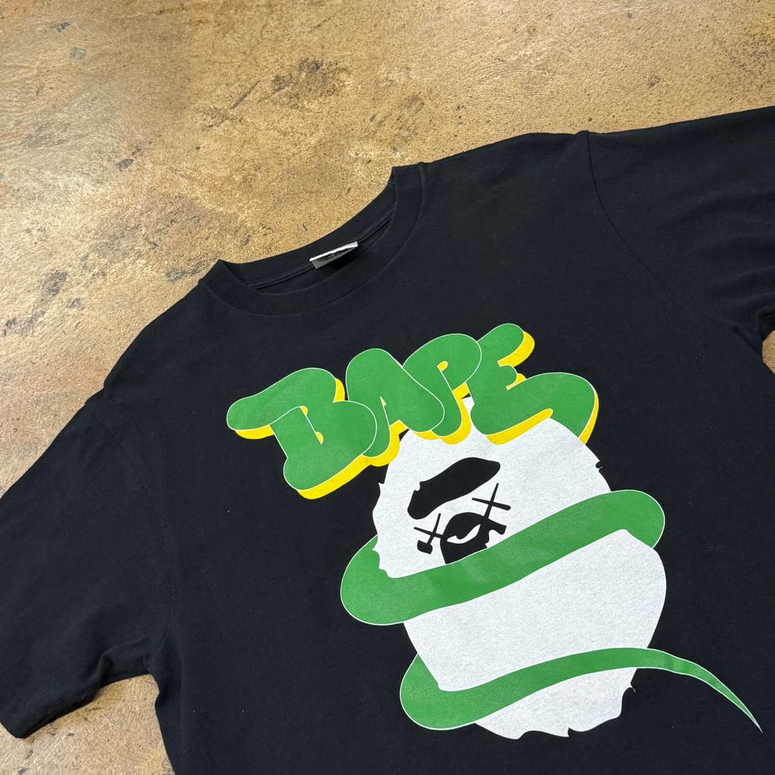 베이프 × 카우스 블랙 반팔티셔츠 상품이미지1