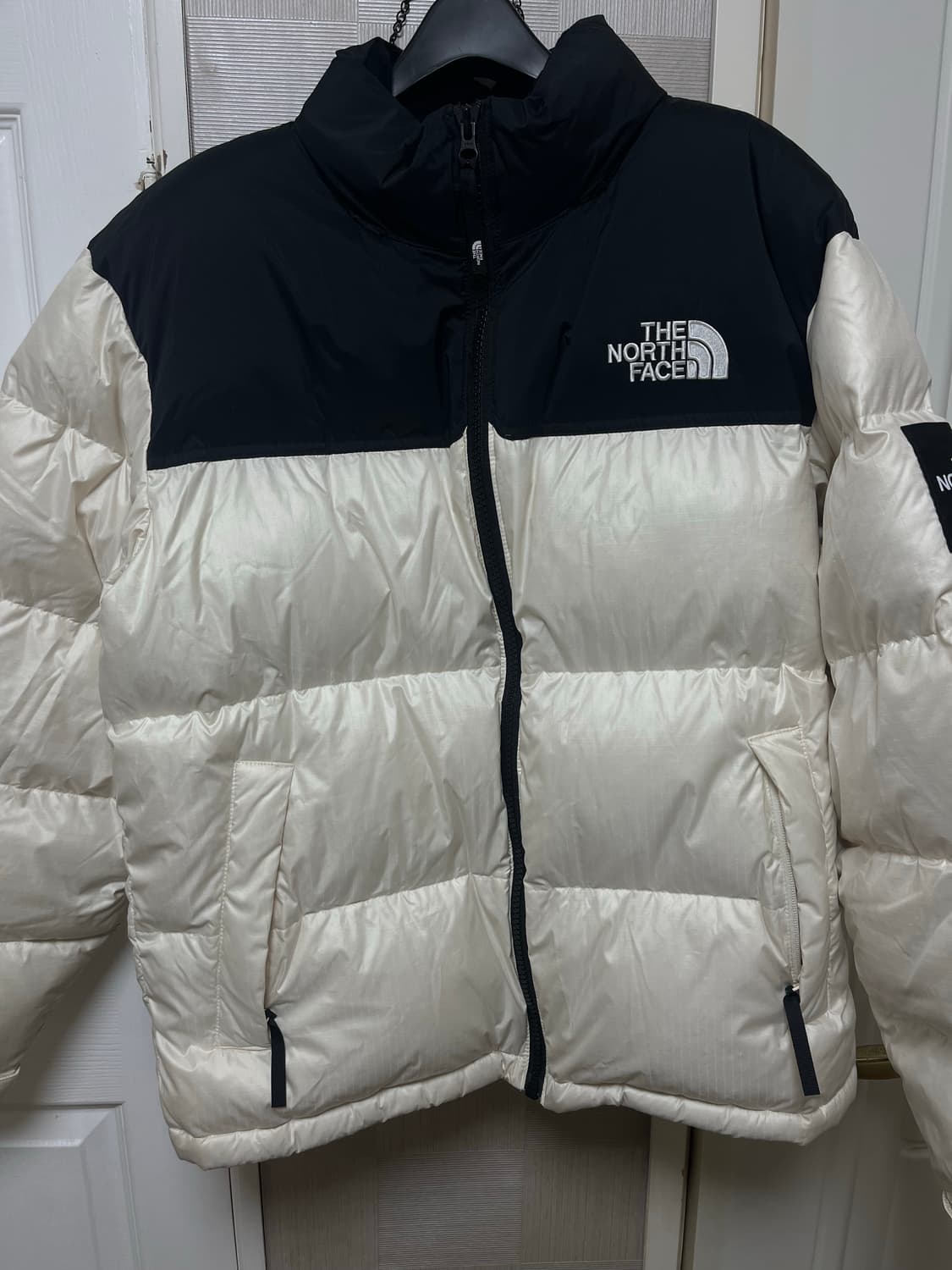 노스페이스 눕시 다운 자켓 크림색 상품이미지1