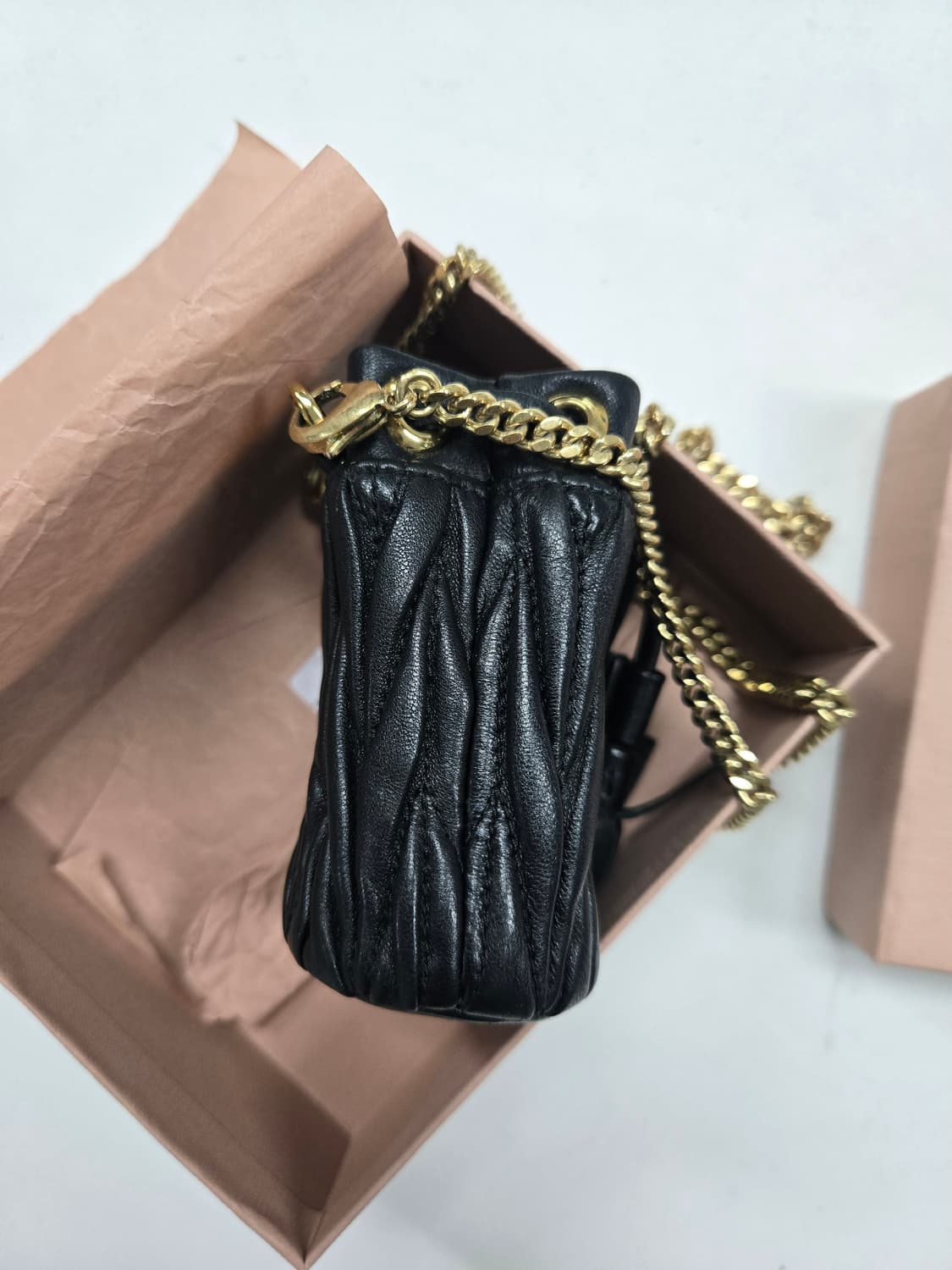 [A급컨디션] 미우미우 미니 버킷 크로스백 상품이미지4