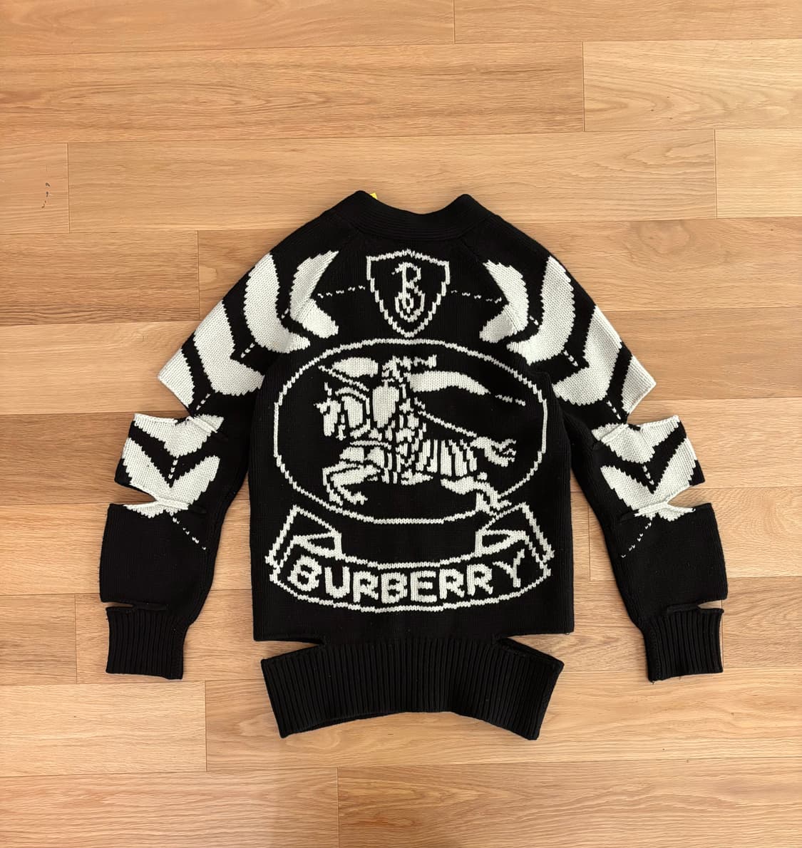 버버리 리카르도 티시 컬렉션 컷아웃 자카드 가디건 (XS) 상품이미지2