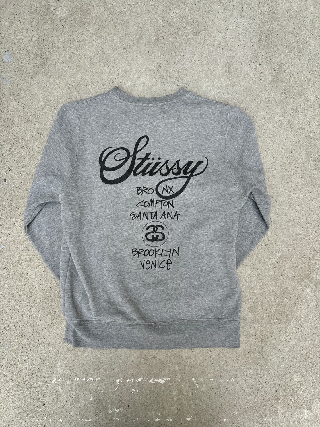 스투시 월드투어 그레이 맨투맨 상품이미지6