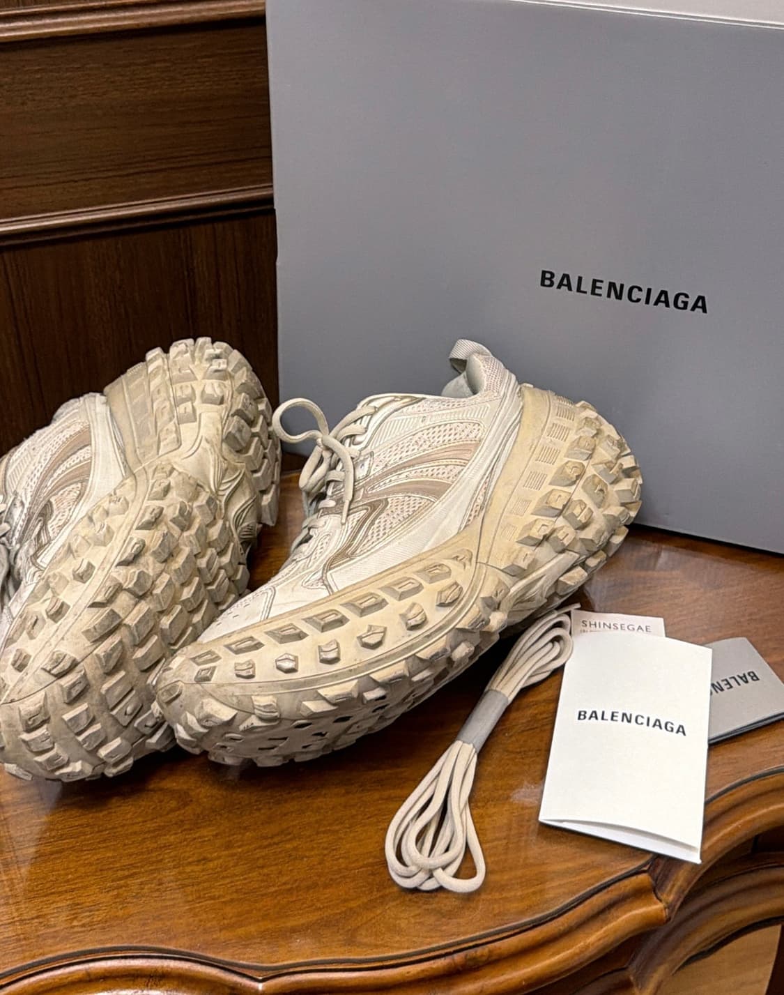 발렌시아가 디펜더 풀박스 상품이미지1