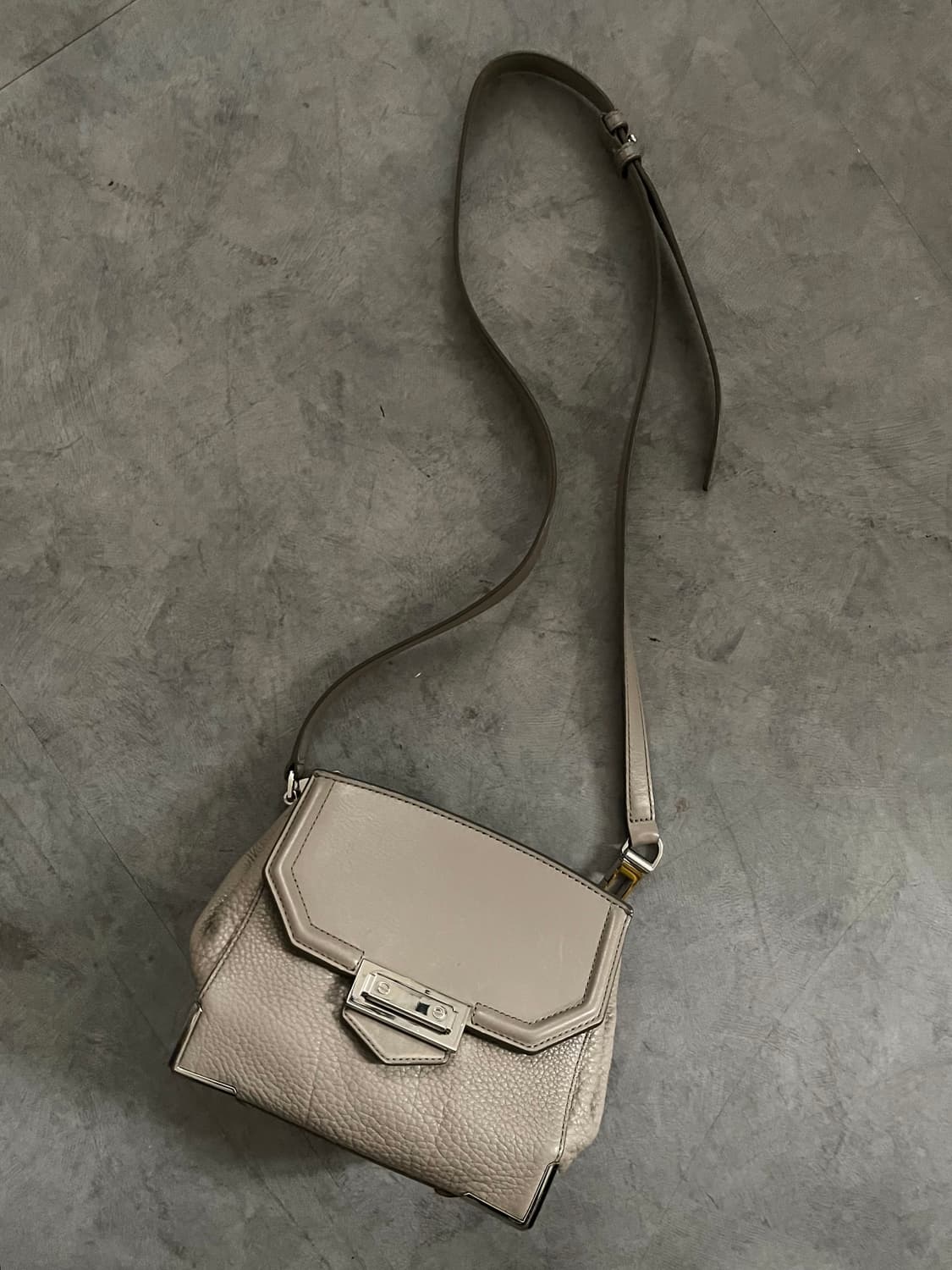 Alexander Wang 알렉산더왕 그레이 크로스백 상품이미지1